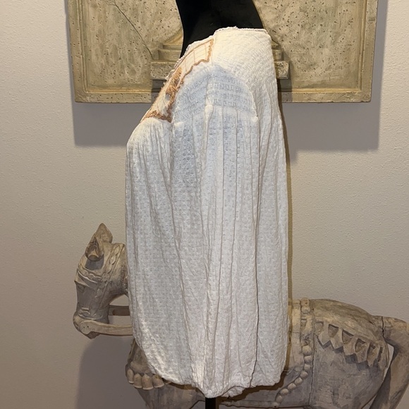 Free People Boho ivory smocked aplique top Sz L - Picture 3 of 8